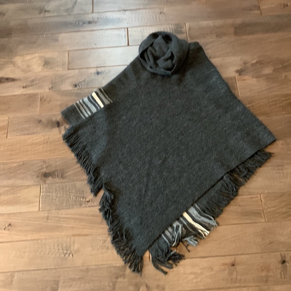 Women’s grey Roots poncho with cowl neck and fringe. - Picture 4 of 4